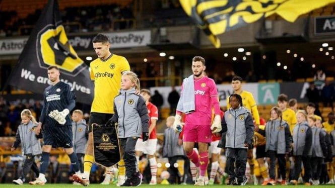 Semakin Dekat Premier League! Tonton Justin Hubner Siap Tembus Tim Utama Wolves!