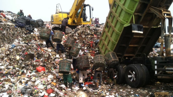 Heboh! Proyek Kolaborasi Indonesia-UEA Bakal Singkirkan 300 Ton Sampah Plastik Tiap Hari dari Sungai Surabaya