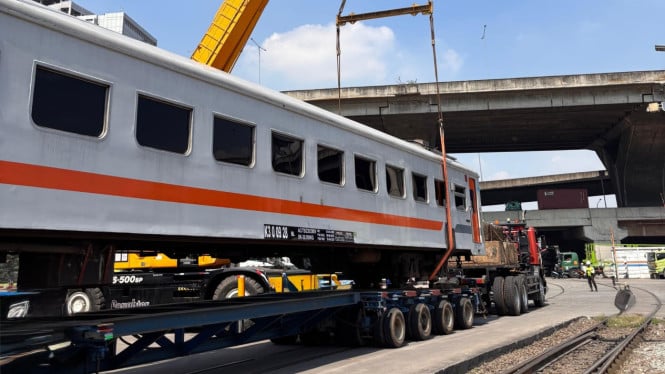 KAI Logistik Kirim 25 Kereta ke Sumatera: Solusi Kilat untuk Atasi Kepadatan Penumpang Sumbagsel?