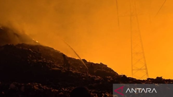 Kebakaran Hebat di TPA Putri Cempo Solo: Api Meluas, Alat Berat Dikerahkan dan Warga Diminta Waspada